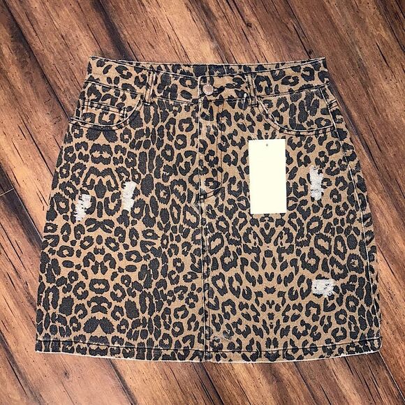 NWT Tronjori Size Small 100% Cotton Animal Print Distressed Denim Mini Skirt - Picture 1 of 5